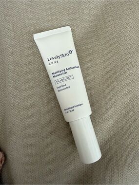 LovelySkin Luxe Mattifying Antioxidant Moisturizer